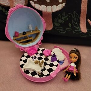 Vintage Rare Lil' Bratz Pet Shop Polly Pocket Compact